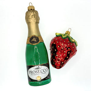 Prosecco set with strawberry